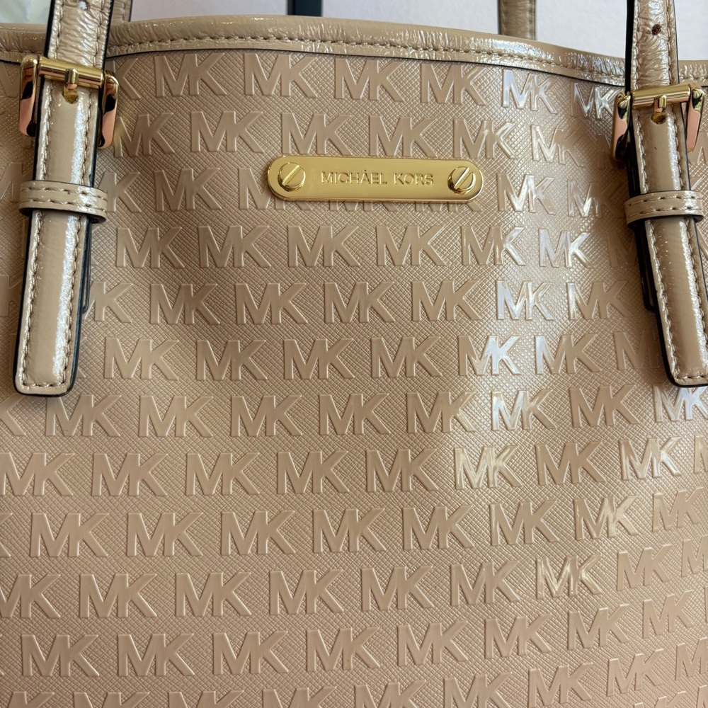 MICHAEL Michael Kors Beige Patent Leather Jet Set Tote EUC - Picture 3 of 10